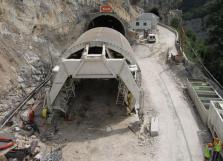 MACHINE DE COFFRAGE POUR TUNNEL ROUTIER